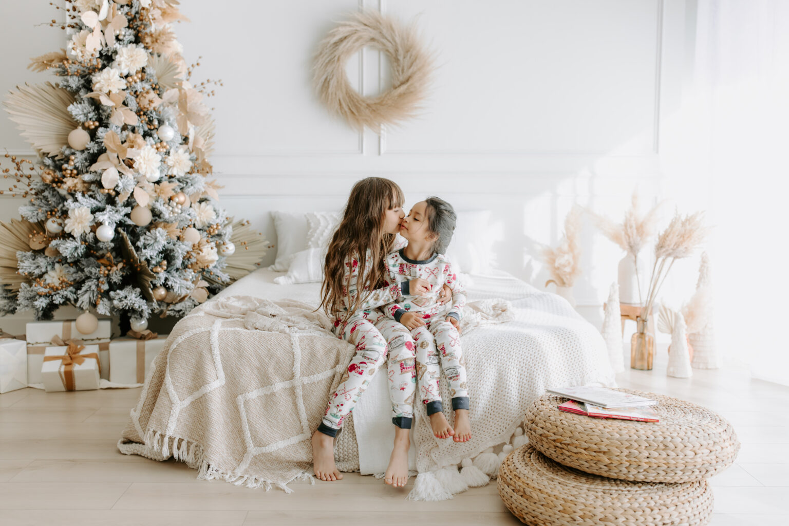 2023 Stunning Studio Holiday Family Mini Sessions in San Jose